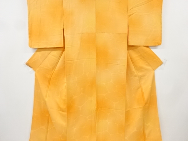 リサイクル　石畳模様織り出し暈し色無地着物